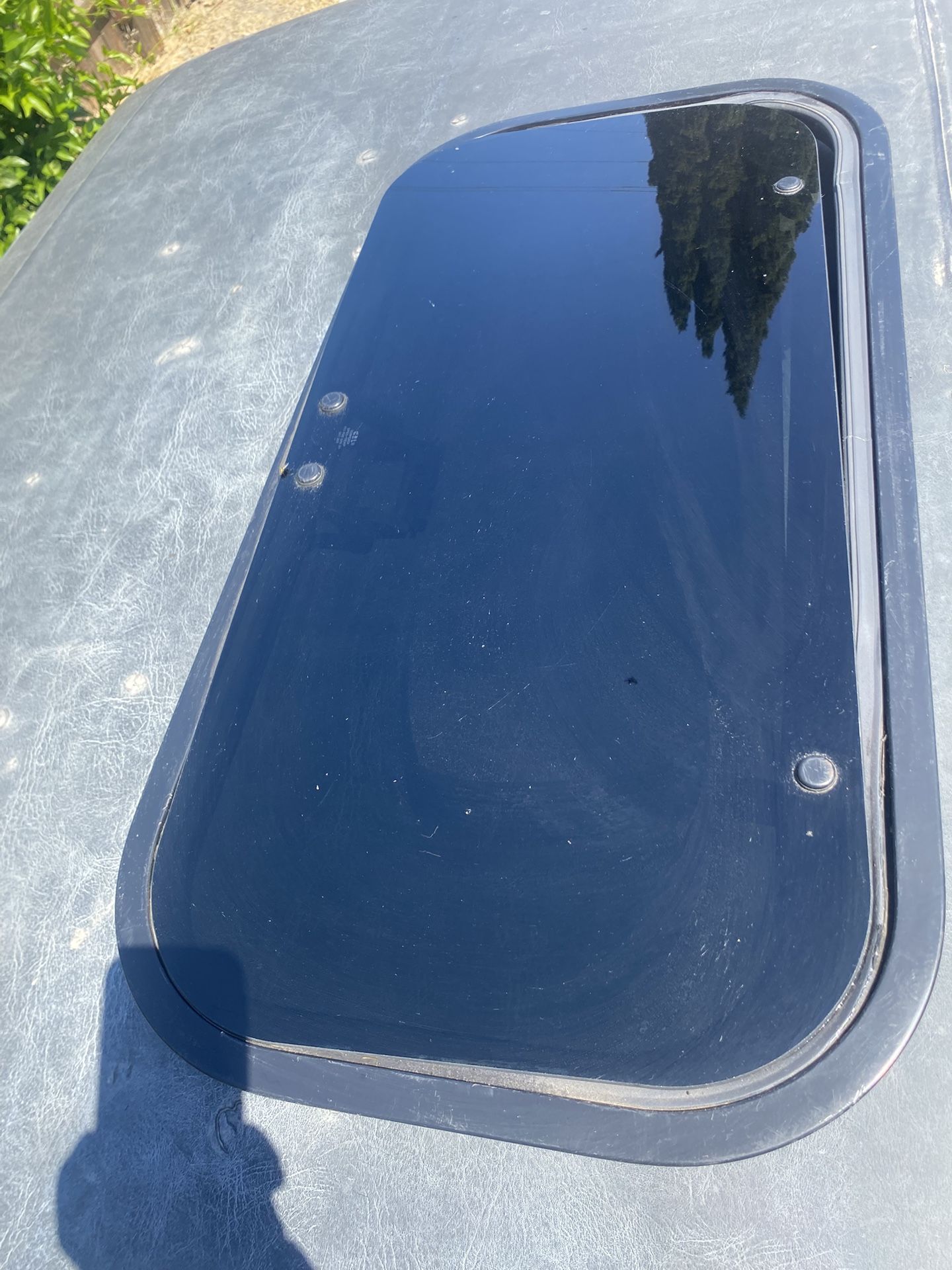 Universal manual glass pop-up sunroof