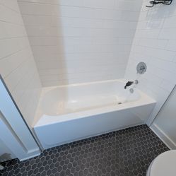Resurfacing and Reglazing bathtub 
