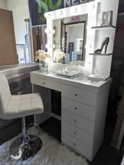 Beautiful Vanity with Mirror and Shelve