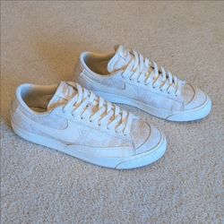 Nike Womens Size 8.5 Blazer Low 77 Flower Embroidery Casual Shoes Sneakers DR9955-100 Sail Sesame