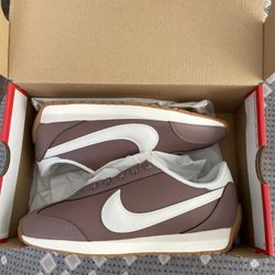 Pacific Low Top Sneaker (Women) Size 7 New In Box Never Worn