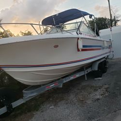 Bote 23.5 Feet