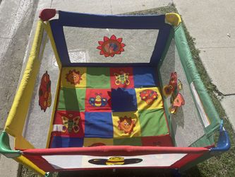 Graco Square Shaped Pack And Plya