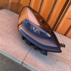 Headlight  Tesla Model 3/Y  OEM. Right Passenger Side. Perfect Condition. 2017-2018-2019-2020-2021-2022-2023 