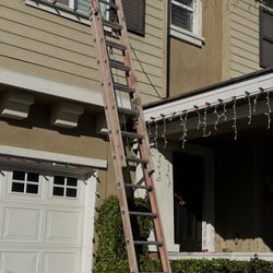 28ft Fiberglass Ladder 