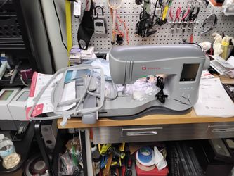 Singer Superb EM200 Embroidery-Only Machine Tested And Works  $750 Or Best Offer