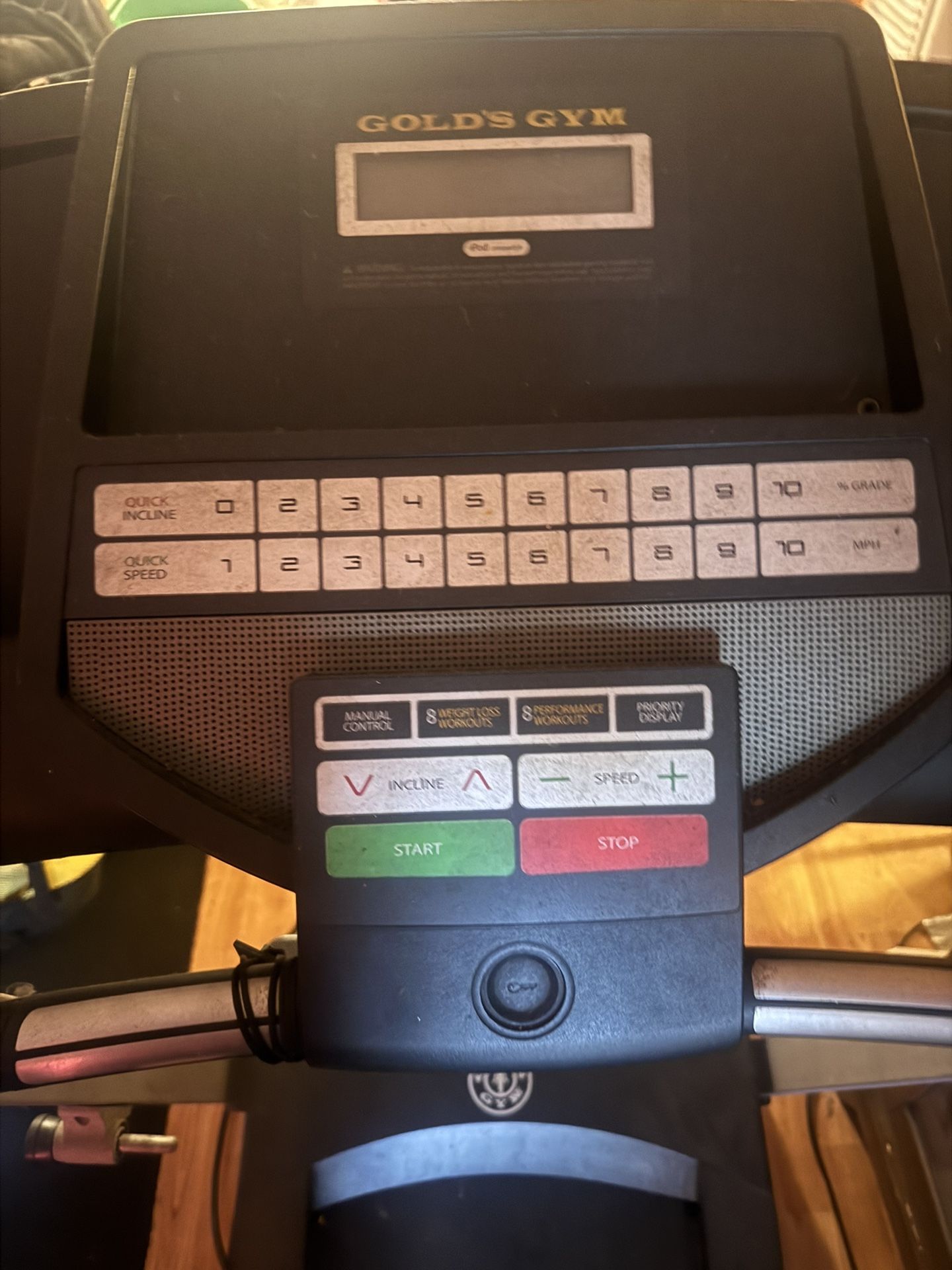 Treadmill Gold’s Gym