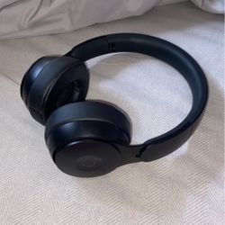 Wireless Beats PRO headphones