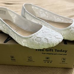 Women’s Size 8 Floral Flats
