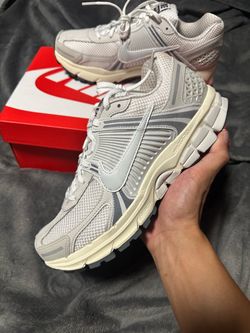 Nike Zoom Vomero 5 - Platinum Tint/Photon Dust - Size 9 Men