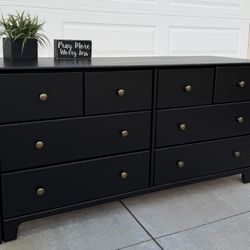 Beautiful Black 8-Drawer Solid Wood Dresser 