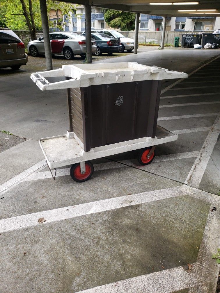 Rubbermaid Heavy duty Kart