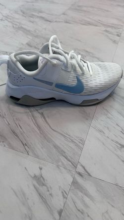 Women's Nike Shoes - size 6