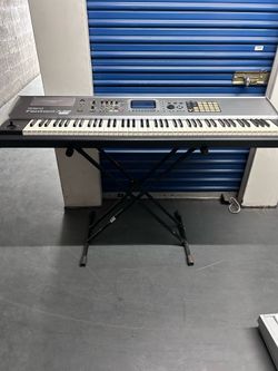 Roland Fantom S88 keyboard