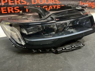 CADILLAC ESCALADE 2021-2024 RH HEADLIGHT OEM