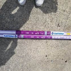 (2) T12 Flourescent Bulbs. Never Opened