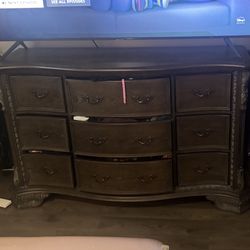 Dresser And 2 Night Stands 