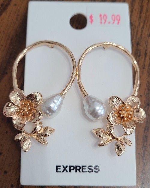 Express New In Packaging Gold Flower Pearl Post Earrings Reg $30