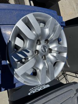Nissan hub caps