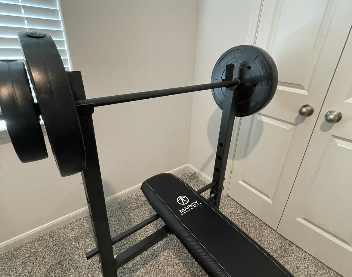 Adjustable Weight bench + 100 Lb Weights