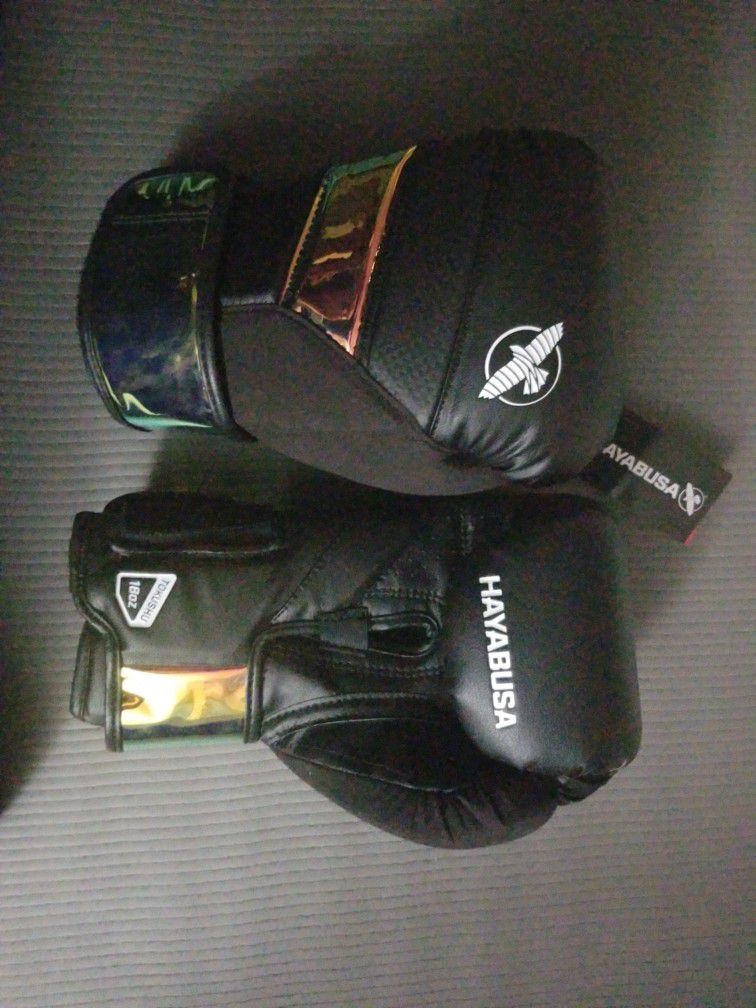 Hayabusa Boxing Gloves T3 18oz
