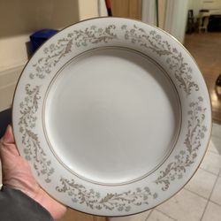 Plates (dinnerware)