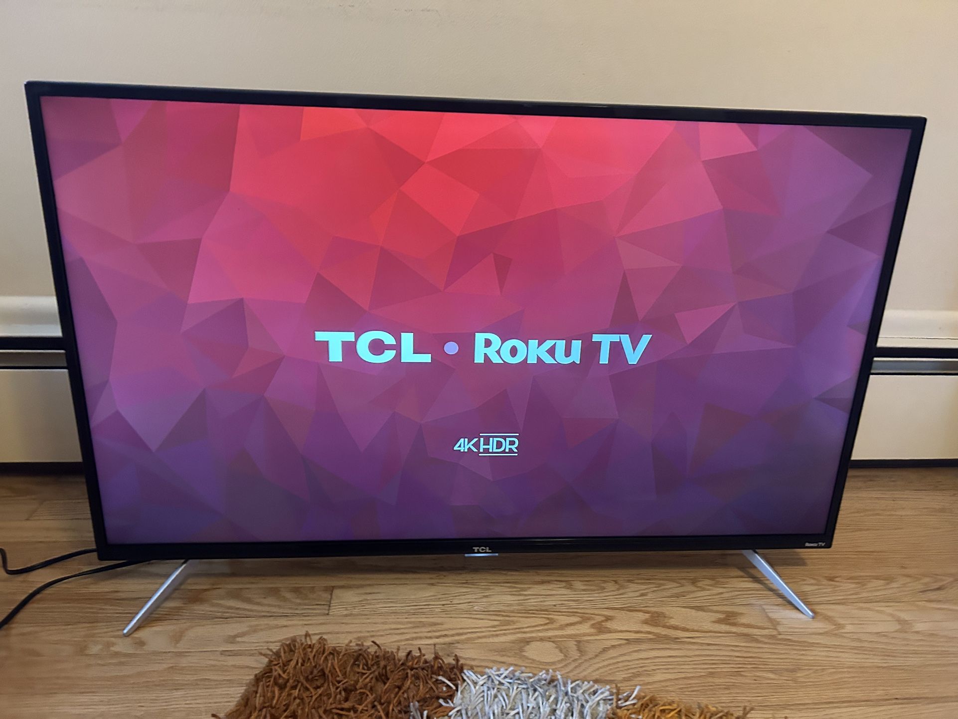 40 Inch TCL Led Smart Roku Tv With Wall Mount 