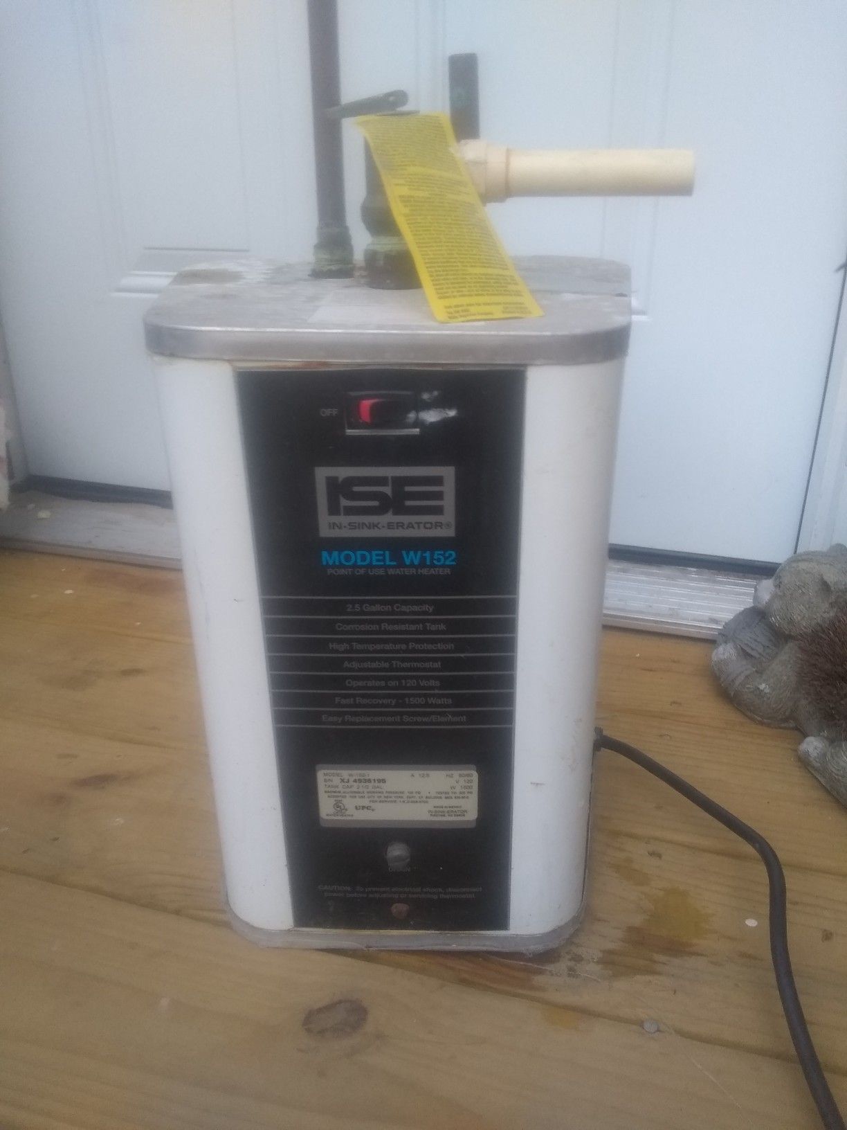 Small electric hot water heater 0