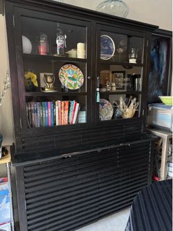China cabinet + Table chairs