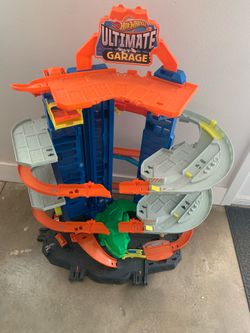 Hot Wheel Dinosaur Ultimate Garage