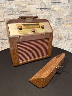Super Wave Tube Radio. Made in USA.  ERL Inc Model 1U-262P102