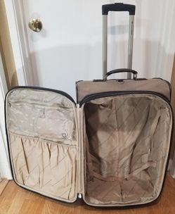 Dockers Suitcase Set (22" & 26")