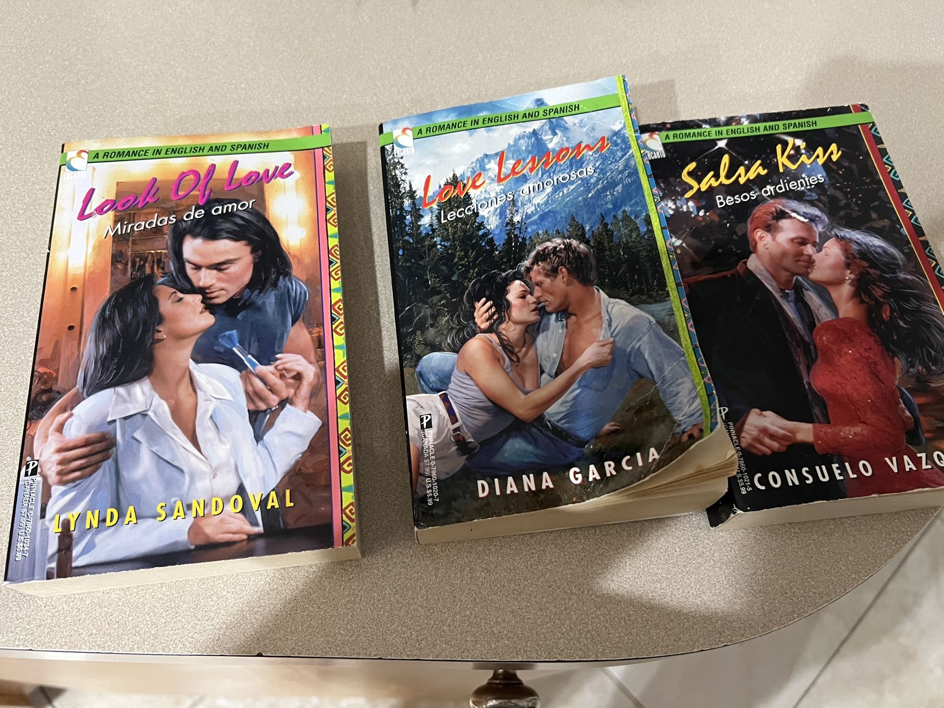 Novel Books Spanish/English (novelas