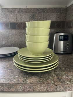 Set of ikea plates and bowls (green)