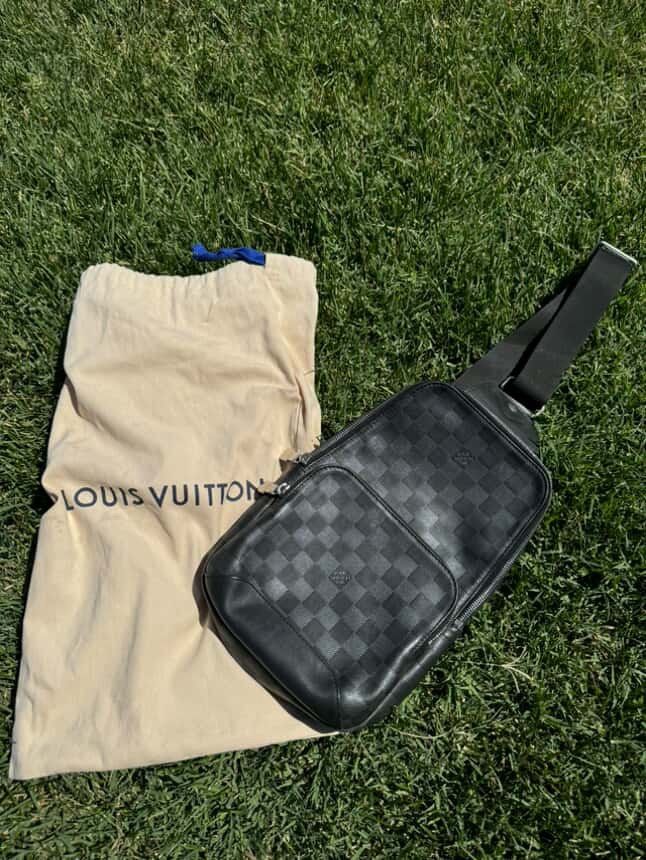 AUTHENTIC Louis Vuitton Avenue Slingbag Onyx for Men
