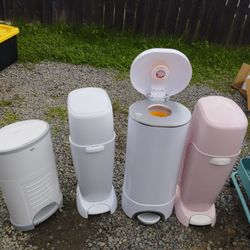 Diaper Pails / Diaper Genie / Munchkin / Dekor
