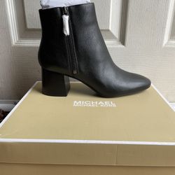 MICHAEL KORS boots (size 9.5)