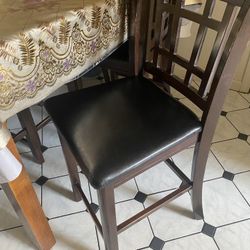 4 Chairs 