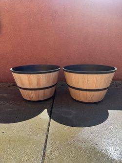 Set of 2 Barrel-Style Plastic Planters