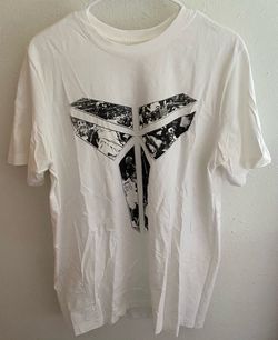 Nike Kobe Bryant "Statue Unveil" T-Shirt (HQ4038-100) - size L