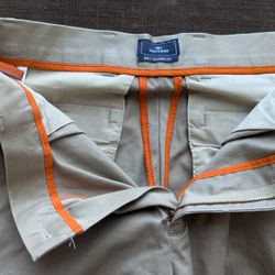 Dockers Classic Fit Pleated Chino Pants Beige Cotton Twill Straight Leg Men's 30