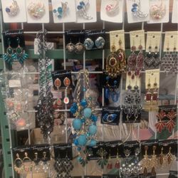 Earrings Huge Selection Of Your Choice Brand New.