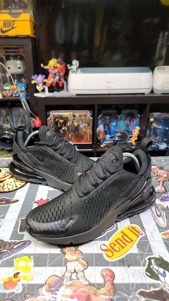 Nike Air Max 270
Men's Size 8
