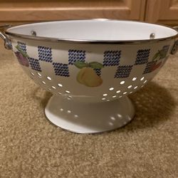 Vintage hard to find Pfaltzgraff Hopscotch Fruit Colander