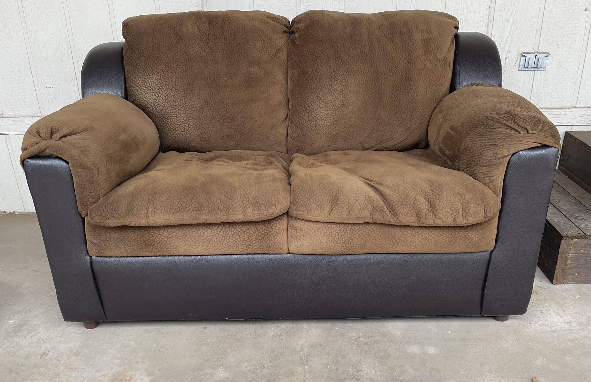 Comfortable Brown Double Seat So Soft And Cushy