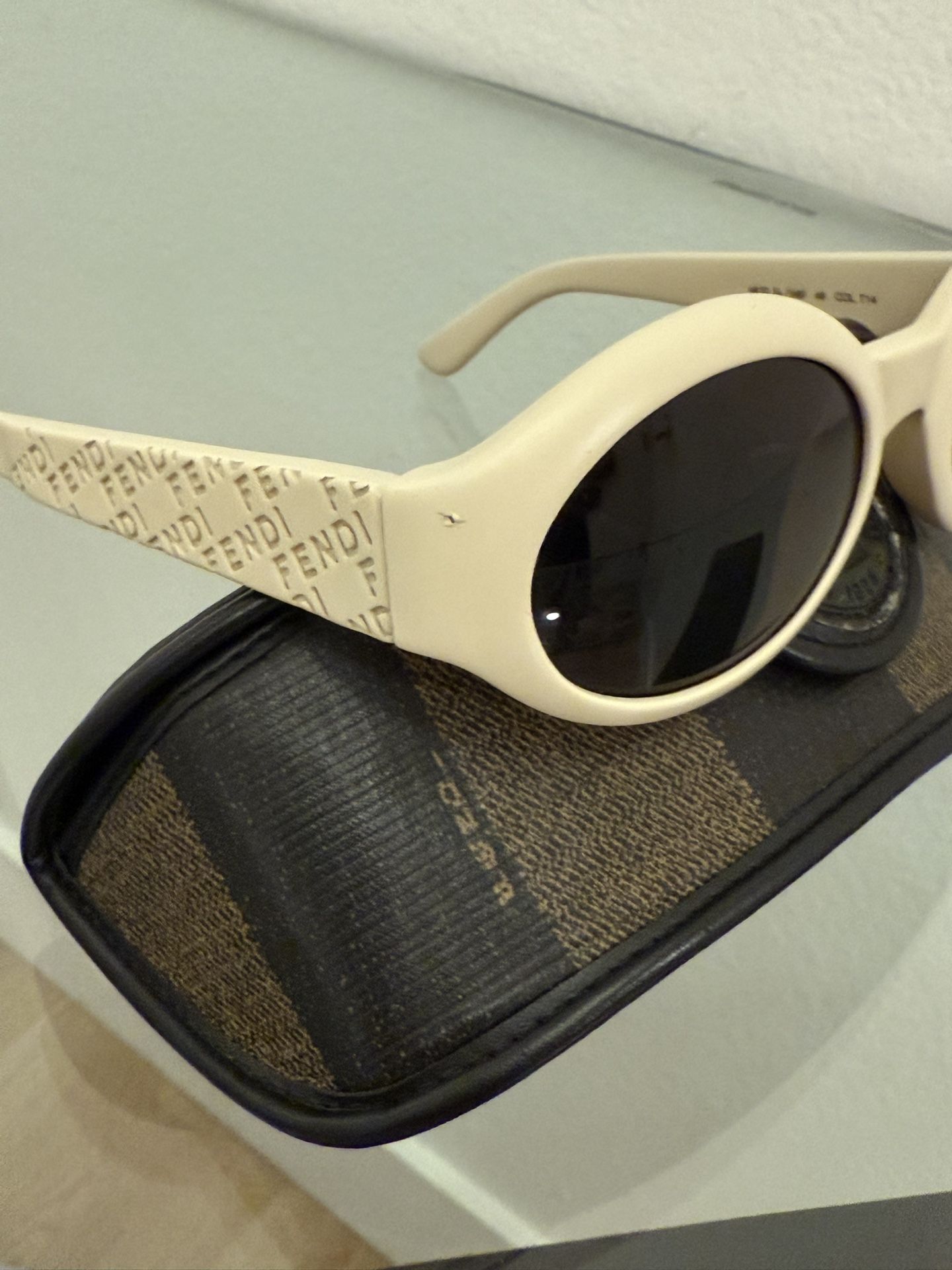 Fendi RARE Vintage Sunglasses SL 7580 49 Col T14, Matte  display picture 3