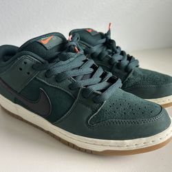 Nike SB Dunk Low Size 9