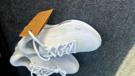 Brand New Nike  Journey Run