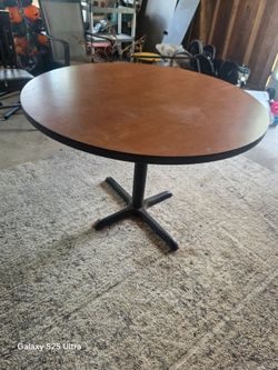 Round Commercial table