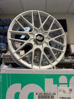 4/Rotiform R140 RSE Silver 18x8.5 5x112 / 5x4.5 45mm (R140188542+45)